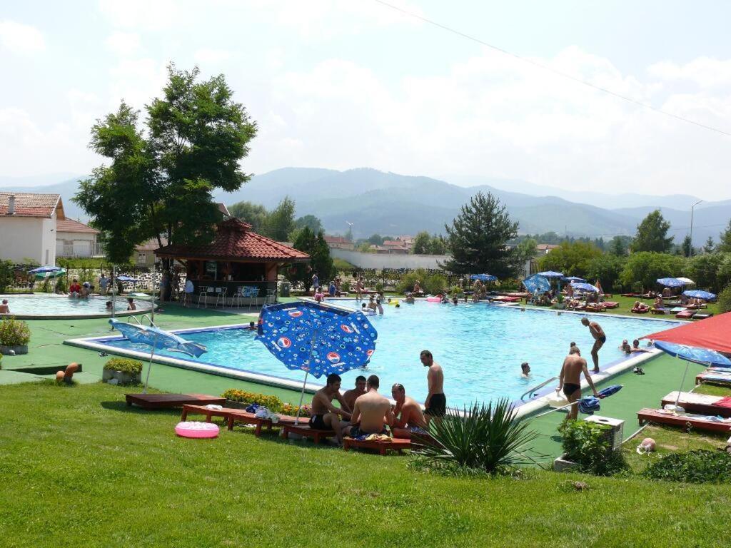 Pochivna Stanzia Vitosha Hotel Velingrad Bagian luar foto